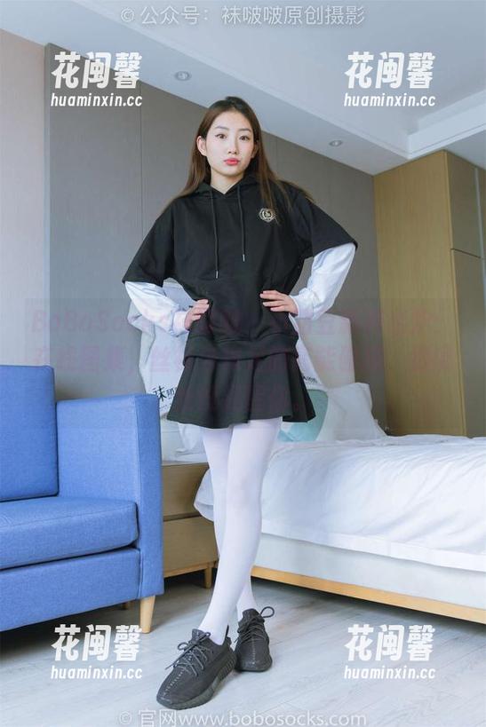 BoBoSocks袜啵啵 - 小甜豆新鲜出炉：在线图集，丝袜与裸足的高能碰撞，别说我没提醒你。
