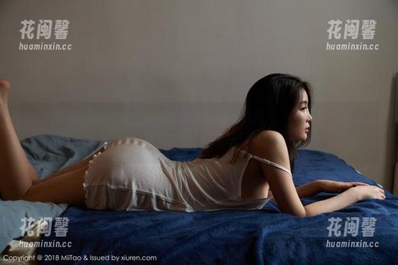 MiiTao蜜桃社-咕噜Sweet MiiTao蜜桃社 - 看,咕噜Sweet的网袜透出了一点不一样的味道,原图和照片一起大探险。