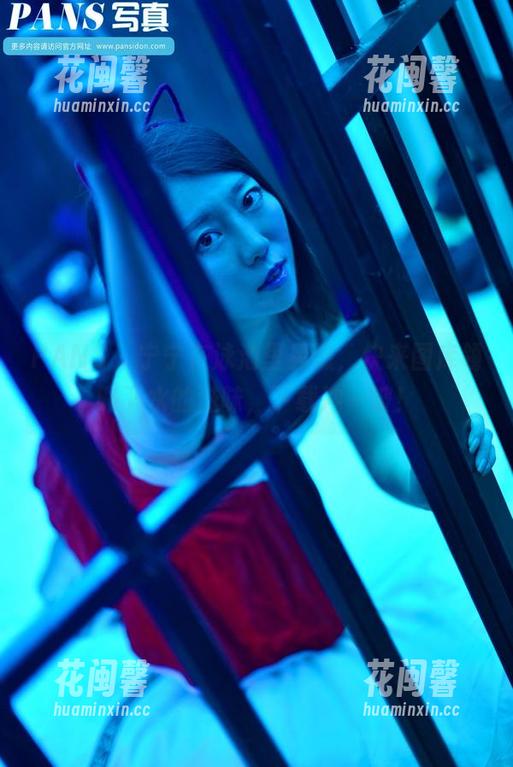 PANS-宁宁 PANS - 宁宁在泳池里晃悠,快来图库领略下水的滋味,下载冲一波!