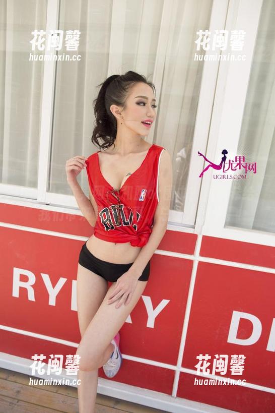 UGirls尤果网 - 和服or围巾？周妍希给我们带来最新写真，总让人挠头。
