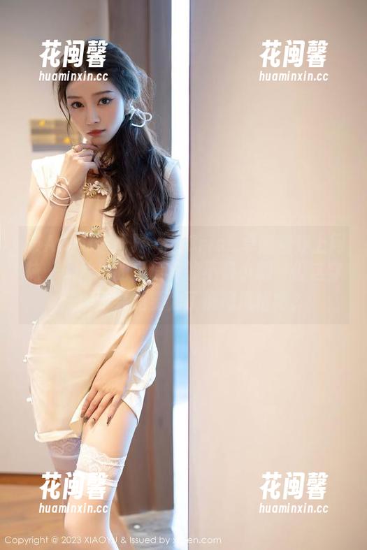 XIAOYU语画界 - 当Cris_卓娅祺穿上网袜，照片里的自信真的不容小觑，但这穿法该不会是要为了解释风格吧？