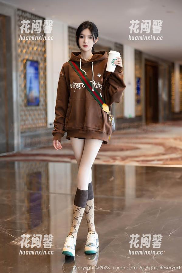 Xiuren秀人网-MODEL伊若 Xiuren秀人网 - 当MODEL伊若把居家写真拍成选美大会,原图也开始扭腰翹臀!