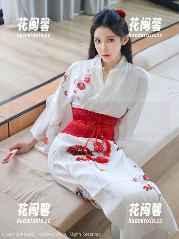 Xiuren秀人网-冷月yuer Xiuren秀人网 - 照片中的冷月yuer:镂空像是在对我说“看我的好”