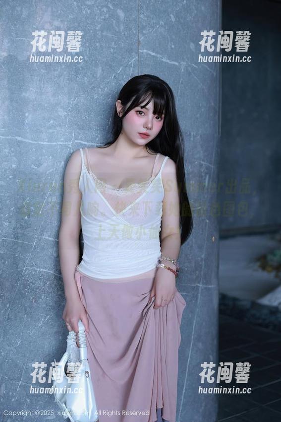 Xiuren秀人网 - 夏笑笑Summer出品，必定不同凡响。快来下载她的粉色图包，上天做小仙女！