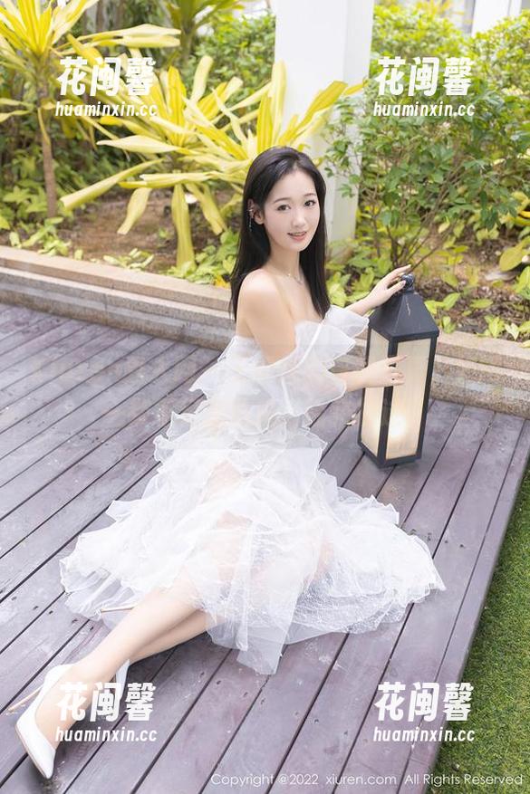 Xiuren秀人网-王伊纯 Xiuren秀人网 - 王伊纯的白裙写真,如同一缕不经意的风,轻轻拂过。