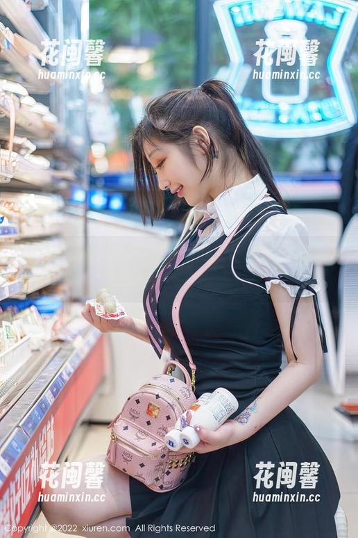 Xiuren秀人网-蛋蛋宝 Xiuren秀人网 - 蛋蛋宝与妹妹:一场图集里的姐妹淘欢乐时光