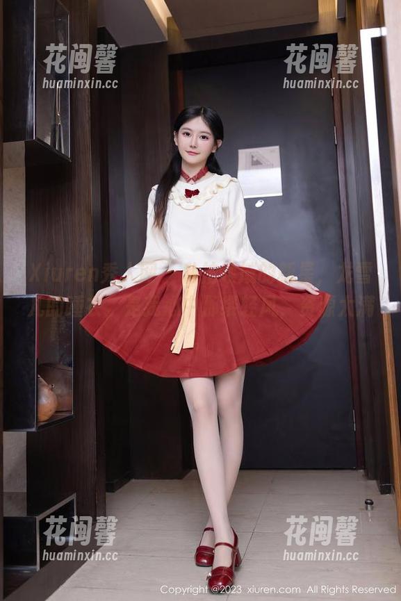 Xiuren秀人网-龙雪儿 Xiuren秀人网 - 私拍领域的新星,龙雪儿的睡衣,是我心中那缕轻风,资源太满。