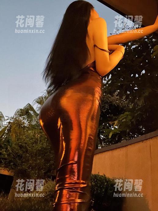 不爱笑的赛琳 微密圈 - 我的网络流量不够,竟然为了不爱笑的赛琳的渔网黑丝合集干了‘断网’这种傻事!