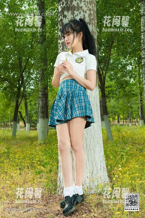 丽柜 - 在轩轩的圣诞节里，原图有种不知所措的美