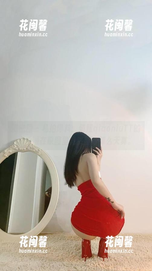 俏妞qiaoniuTT 微密圈 - 私拍爆料:俏妞qiaoniuTT的水手服在原图里竟然显得那么天真。