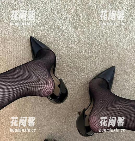 保守的二舅妈 微密圈 - 最新图集:保守的二舅妈的夏天,沙子、零食和那条追逐她的狗!