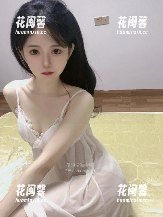 倦倦喵和她的露背裙：背影世代的cos顶流图集，放心大胆来舔屏！