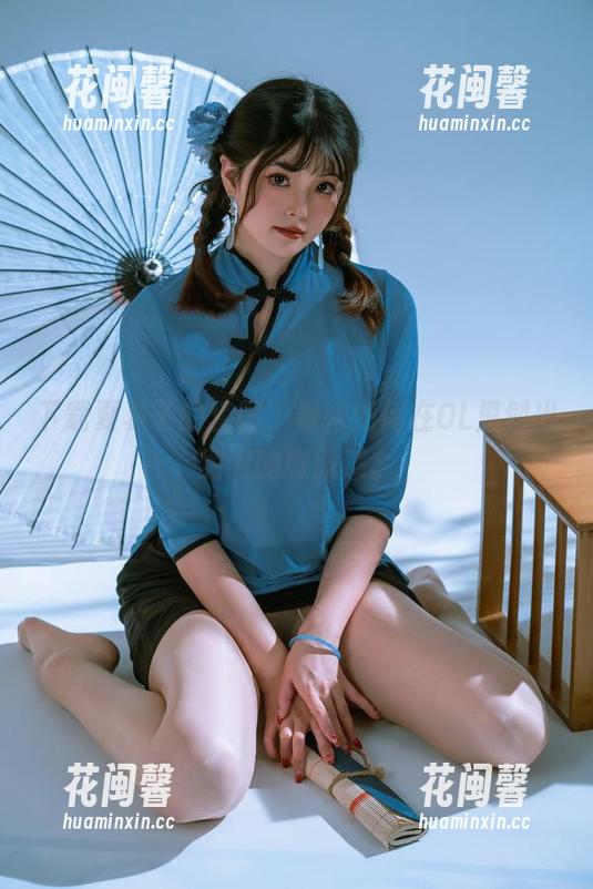 夏夏子 下载夏夏子的套图,看她如何在OL里划出细腻的朦胧感。