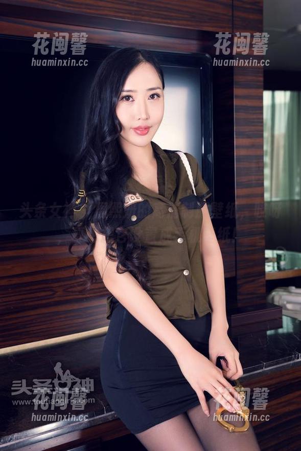 头条女神-周熙妍 头条女神 - 周熙妍的高清制服壁纸,哎呀,真想把它设置成手机壁纸!