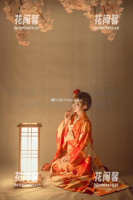 抛开“腿”字不说，御子Yumiko的高清写真集中好像还隐藏了别的东西