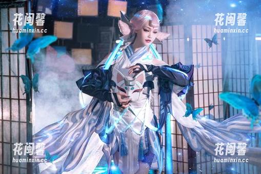 戚顾儿 戚顾儿的圣诞写真太有魔力,连雪人都不禁想加入她的套图!