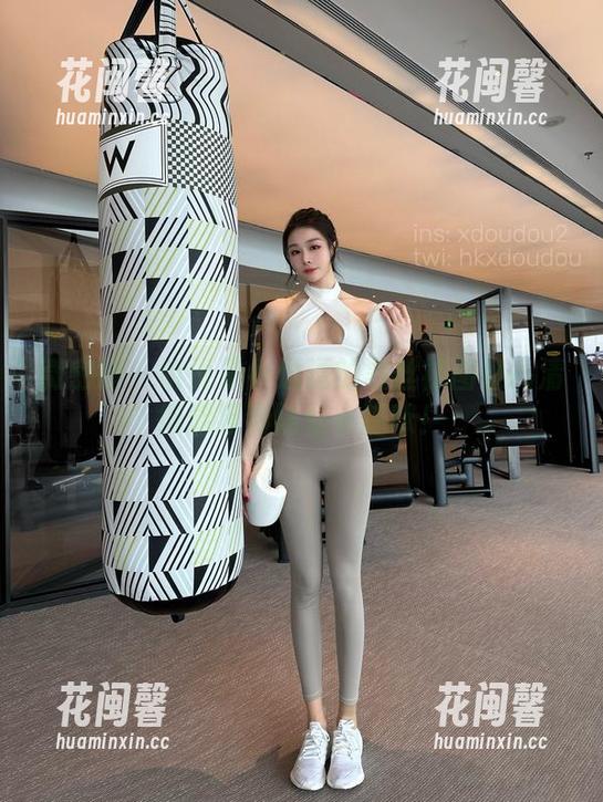 是小逗逗 微密圈 - 听说是小逗逗的黑丝袜图集高清得能撩到隔壁小猫咪!