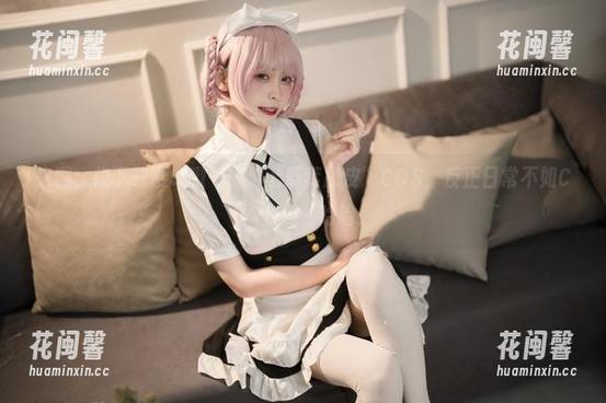 来啊，快下载樱岛嗷一的“七草荠原皮”COS，反正日常不如COS有趣，哈哈！