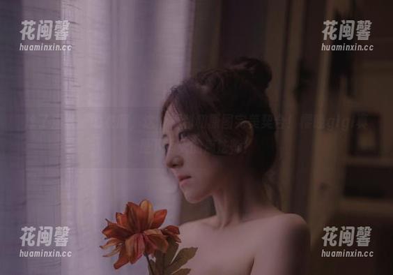 除了湿漉漉的衣服，这个福利和原图完美契合！樱晚gigi真是下雨天的魔法师！