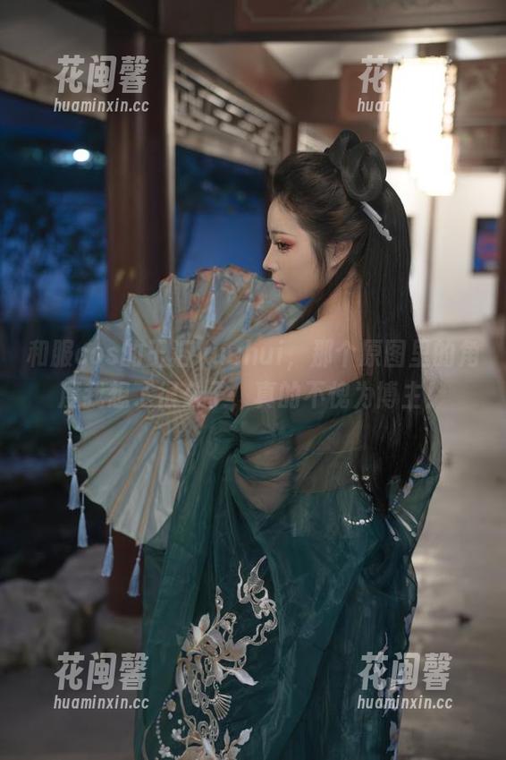 和服cos的玉汇yuuhui，那个原图里的角度我想了很久了，真的不愧为博主！