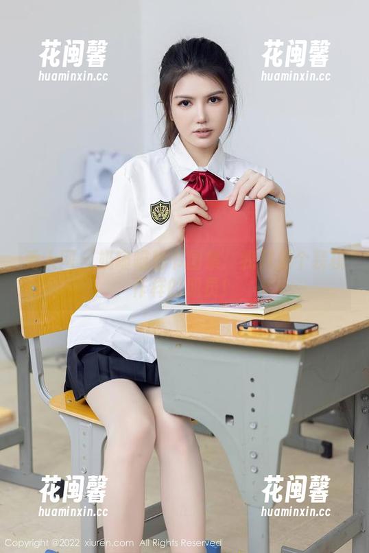 秀人网-奶喵喵 秀人网 - 奶喵喵秘书图集:我只是个装模作样的职员!