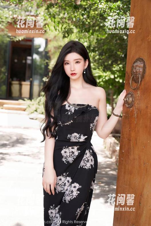 秀人网-油田溪溪 秀人网 - 油田溪溪的白色图片,更新第一时间被我扑捉