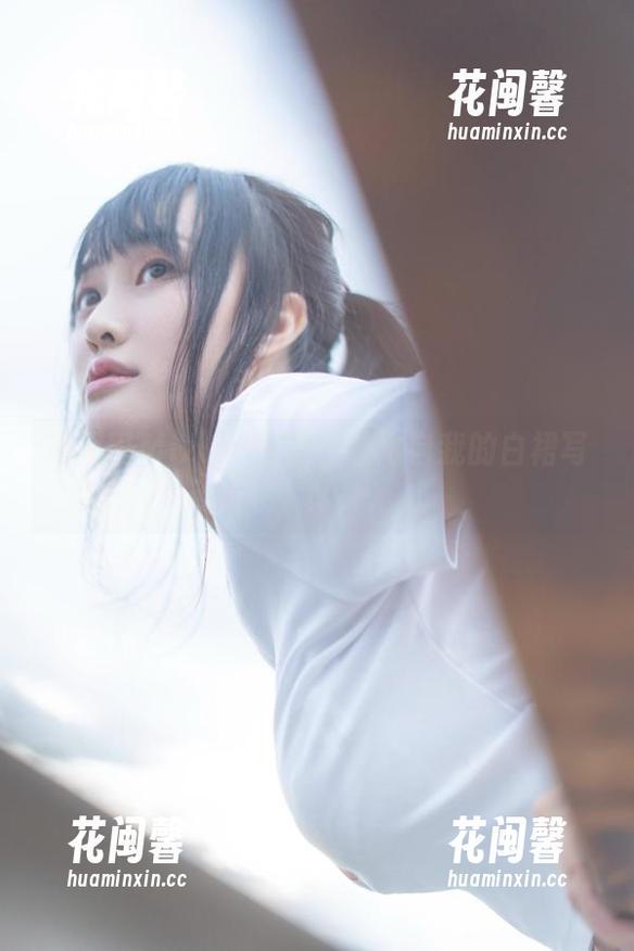 脱尾巴Mizuki日常：放飞自我的白裙写真