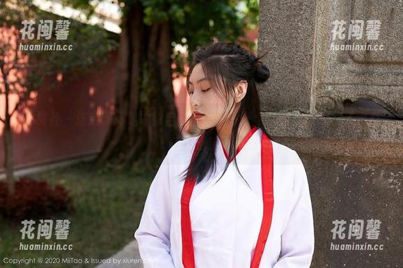 蜜桃社-冰露 蜜桃社 - 这应该算是冰露自拍全集的下一个台阶,被迷住了没办法逃!