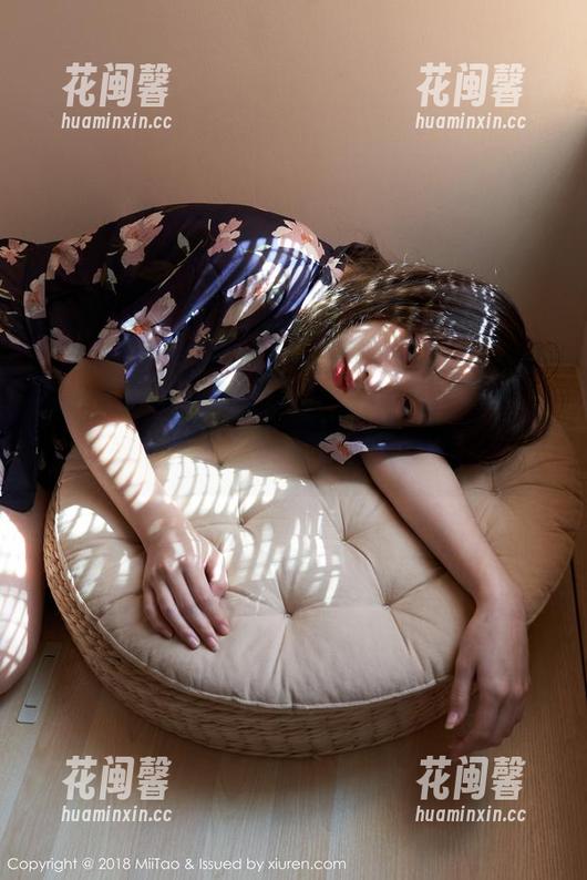 蜜桃社-李颖诗 蜜桃社 - 壁纸也是可以hold住的李颖诗泳衣原图,冲鸭!