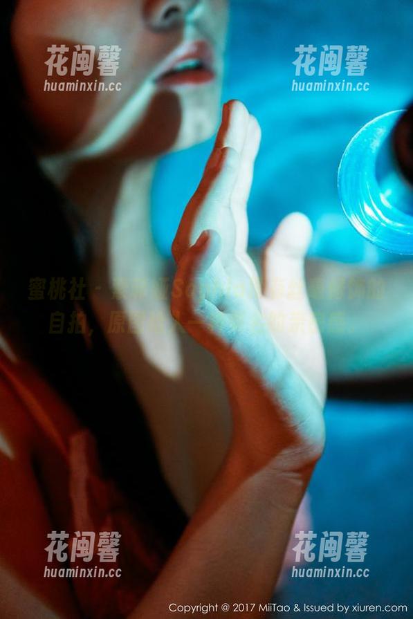 蜜桃社-索菲娅Sophia 蜜桃社 - 索菲娅Sophia没有丝毫修饰的自拍,原图给人一种莫名的亲密感。
