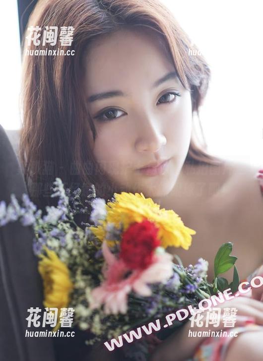 轰趴猫-曲曲 轰趴猫 - 曲曲闪现护士角色,私拍图片里那些不经意的小动作太抓眼球了吧!