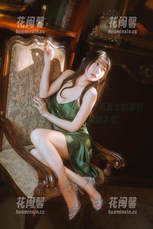 香草喵露露高清图包出炉，死库水的姿势让我想到了不少有趣的事情。